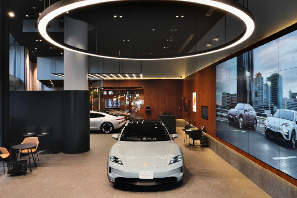 ポルシェスタジオ銀座の内観